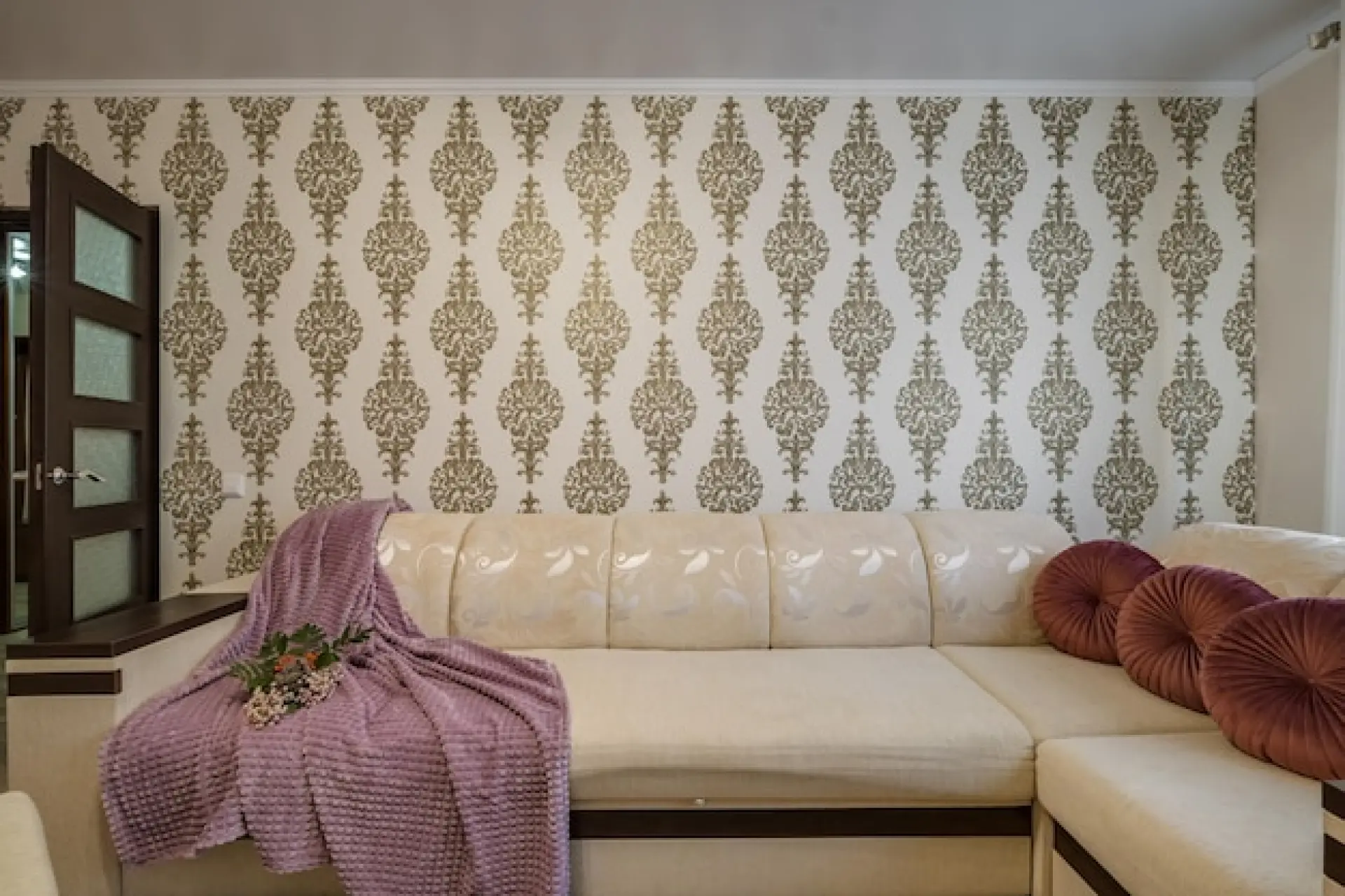 How to Choose the Right Wallpaper for Your Room